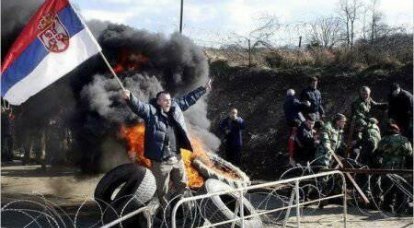 Tadic îi îndeamnă pe sârbii din Kosovo să demonteze baricadele