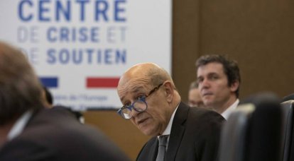 Ministro das Relações Exteriores da França: É muito importante resolver a questão com a retirada dos mercenários sírios de Karabakh