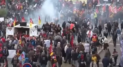 Più di mezzo milione di manifestanti sono scesi nelle strade delle città francesi in un'altra protesta