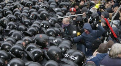 Взгляд крымского журналиста с Майдана: «Все достали – мы устали»