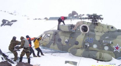 Elbrusの高さ4820メートルからのヘリコプターの避難