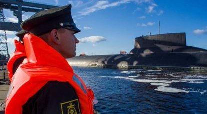 Sualtı füze gemisi "Dmitry Donskoy", yeni nükleer denizaltıların test güvenliğini sağlamak için Barents Denizi'ne girdi.