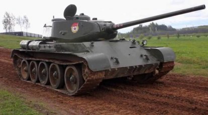 T-44 im Hintergrund von "34": Evaluierung des Front-Line-Panzertesters