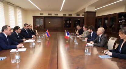 Armenian puolustusministeri: Yhteistyö Ranskan kanssa sotilaallisella alalla kehittyy moneen suuntaan