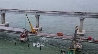 克里米亚大桥修复工作如火如荼：2022年XNUMX月中旬工作回顾