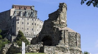 Kloster auf dem Felsen. Abtei von San Michele
