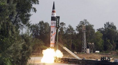 Индия второй раз за неделю провела испытания баллистической ракеты класса "Агни", способной нести ядерный заряд