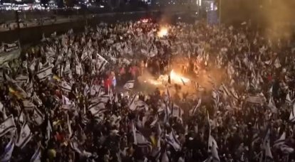 In Israel, against the backdrop of mass protests and the dismissal of the Minister of Defense, the words "popular uprising" and "fragility of the army" were heard