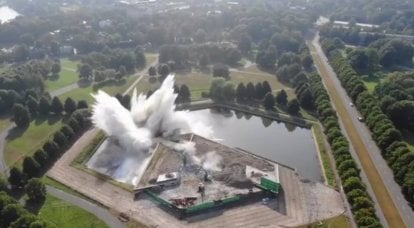 Vandalisme negara: kamera menangkap pembongkaran prasasti monumen untuk pembebas Riga dari Nazisme