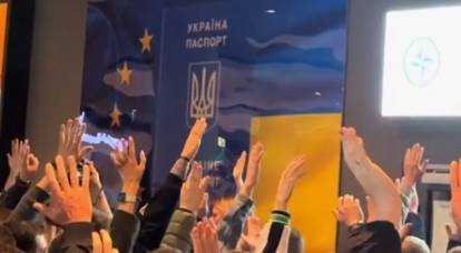 Ucranianos en el centro de pasaportes de Varsovia: el Estado nos ha puesto en una situación desesperada