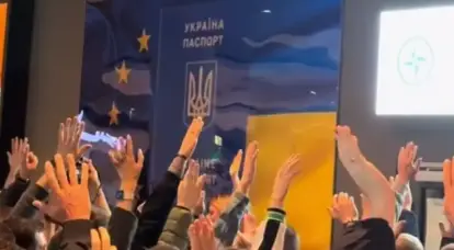 Varşova'daki pasaport merkezindeki Ukraynalılar: Devlet bizi umutsuz duruma düşürdü