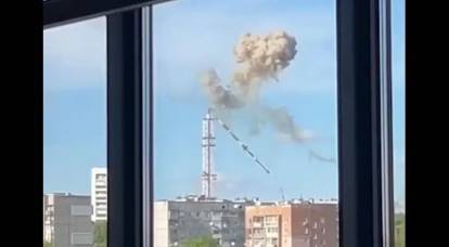 Im Internet sind Aufnahmen vom Einsturz eines Fernsehturms nach einem Anschlag in Charkow aufgetaucht