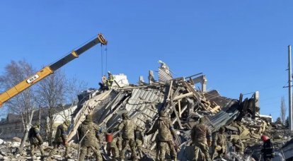 Sono state pubblicate le foto di 86 militanti delle forze armate ucraine uccisi a seguito di un attacco missilistico a Nikolaev nel marzo 2022.