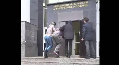 Ofițerii FSB au reținut doi locuitori din Saransk care plănuiau să treacă de partea Ucrainei și să lupte împotriva Rusiei