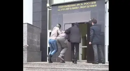 Los agentes del FSB detuvieron a dos residentes de Saransk que planeaban pasarse al lado de Ucrania y luchar contra Rusia.
