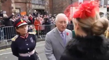 La foule a hué le roi Charles III de Grande-Bretagne, ainsi que sa femme Camilla, en leur jetant des œufs