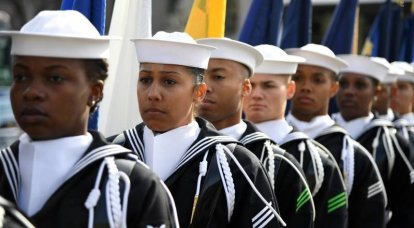 Трех офицеров ВМС США уволили после инцидента с «нудистом»