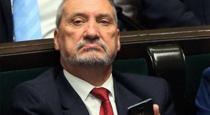Глава Минобороны Польши назвал Леха Валенсу предателем