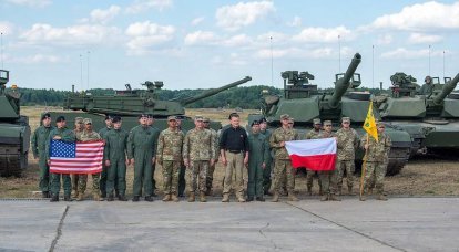 미국은 폴란드를 만나러 폴란드 영토에 최초의 영구 군사 수비대를 배치했습니다.