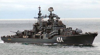 러시아 연방 연맹 협의회 구축함 "Ushakov 제독"이 Barents Sea에서 기동을 위해 떠났습니다.