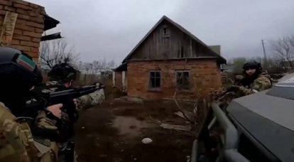 В Марьинке добровольцы казачьей бригады «Кубань» и спецназ «Ахмат» совместно с армейцами вытесняют противника на западную окраину города