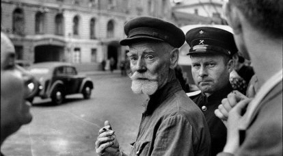 Henri Cartier-Bresson在25的苏联生活中展示了1954
