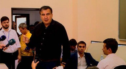 Medya: Saakashvili’nin Gürcistan şehirlerindeki ofisleri saldırıya uğradı