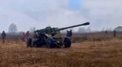 Oekraïense artilleristen ontvingen Sovjet luchtafweergeschut KS-19 van 100 mm kaliber verwijderd uit langdurige opslag