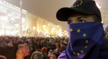 Euromaidan bedroht 1400 Tausend Menschen mit Gewalt und der Osten der Ukraine steckt in einer Krise der Selbstidentität