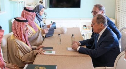 Kepala Kementerian Luar Negeri Arab Saudi pada pertemuan dengan mitranya dari Rusia mengumumkan posisi Riyadh dalam krisis Ukraina
