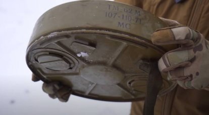 Груды не прикопанных в грунт мин: установка заграждения от российской техники украинскими военными