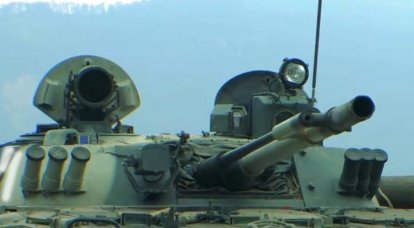 西側メディア：ロシア空挺部隊の装甲車両に施された縞模様は、ソ連が1968年にチェコスロバキアに軍隊を投入する際に使用した縞模様に似ている
