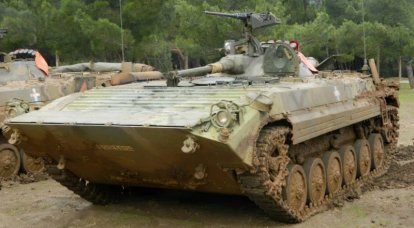 在乌克兰总统和国防部长访问基辅期间，希腊向乌克兰移交了一批 BMP-1P