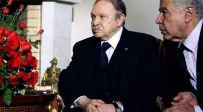 알제리 대통령, 시위대 압박에 사임