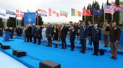 De eerste NAVO-vliegbasis op de Balkan werd geopend op de plek van een voormalig militair vliegveld van de Albanese luchtmacht