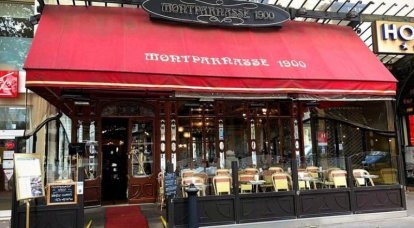 Ukraynalılar, sahibinin iki Ukraynalı kadını işyerinden alması nedeniyle Parisli bir restorandan intikam almaya başladı.