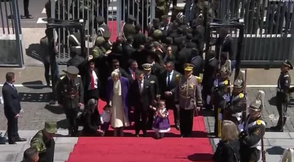 Недавно избранный президент Эквадора прибыл на инаугурацию под марш «День Победы» Давида Тухманова