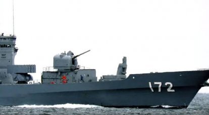 Un destroyer de la marine japonaise entre en collision avec un bateau de pêche chinois et obtient un trou