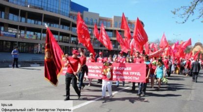 Kherson Communists took to the streets with Soviet flags
