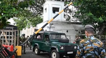 श्रीलंकाई पुलिस और सेना हमले से एक घंटे से भी कम समय में राष्ट्रपति को आवास से निकालने में कामयाब रही
