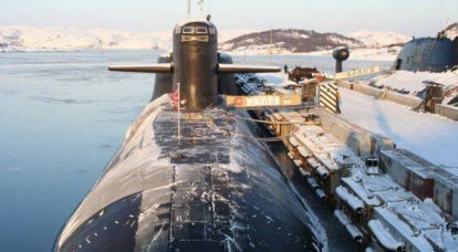 原子力潜水艦「トゥーラ」がボートハウスから撤去される