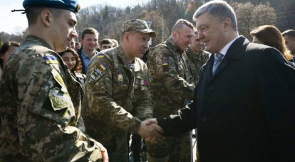 Kiev’de Poroshenko yönetiminin Azak’ı dağıtmaya hazırlanıyor olduğunu söylüyorlar.