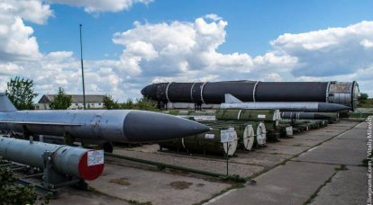 Museo de las Fuerzas de Misiles Estratégicos - misiles, minas y el botón "rojo"