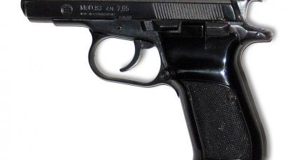 Pistola automática CZ 83, calibre 7,65 y mm 9