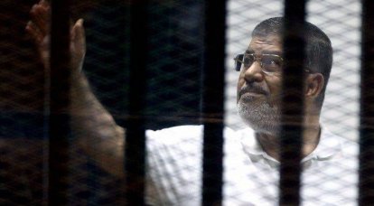 이집트의 전 대통령이 20 년 수감 생활을했다.