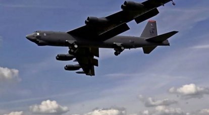 美国B-52H轰炸机向伊朗展示“美国力量”