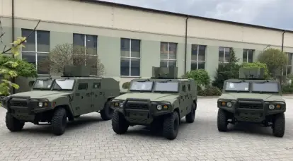 Güney Kore yapımı LRP 4X4 hafif keşif araçlarının ilk partisi Polonya'ya ulaştı