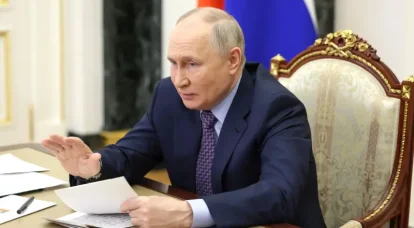 Vladimir Putin menandatangani dekrit tentang pembentukan kembali distrik militer Moskow dan Leningrad