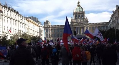 “Berhenti membantu Bandera”: di Praha, puluhan ribu warga kembali keluar untuk memprotes