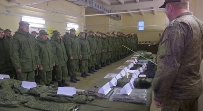 "Vous ne devriez pas aller au restaurant en salopette et en uniforme de campagne": le commandant militaire a parlé de l'incident avec un volontaire à Saratov
